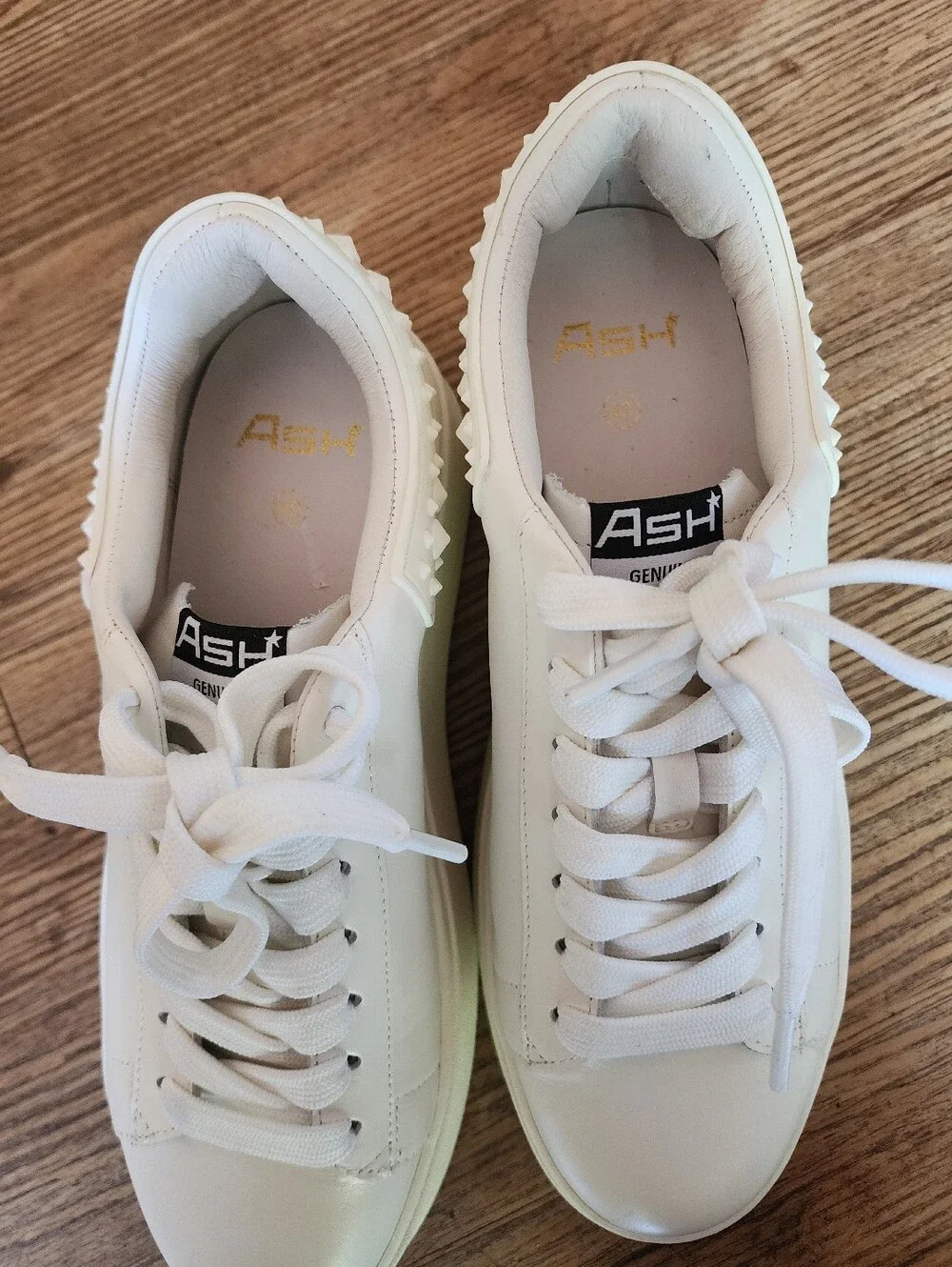 Ash classic white